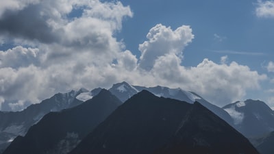 白天白云蓝天下青山绿水